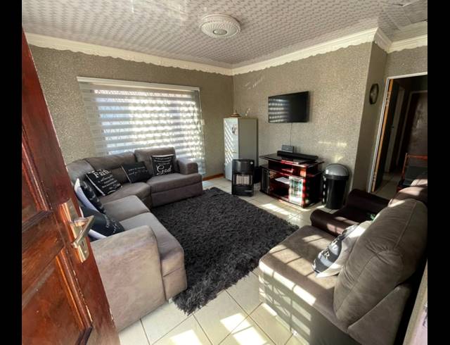 2 BEDROOM HOUSE FOR SALE IN VISTA PARK